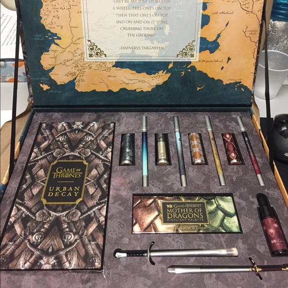 Urban Decay GoT Vault.  💥PRICE FIRM!!!!!!!!💥 NEVER USED - Picture 2 of 6